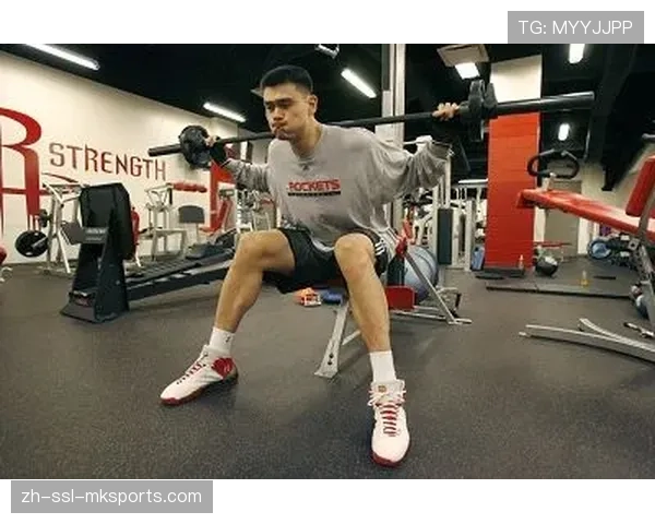 训练场观察：兰斯新帅上任后首次开放训练，强调防守纪律